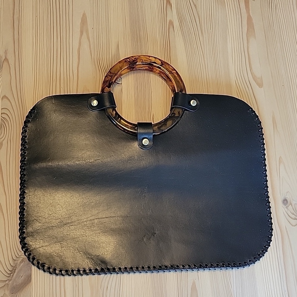 🌟Host Pick 🌟 Leather Crochet Store Amber Handle Leather Clutch